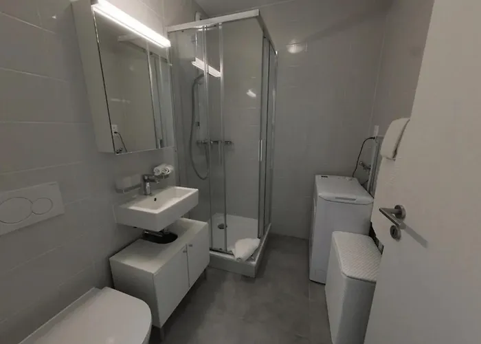 Modern 1 Bedroom With Balcony & Parking Cfalcea ניון